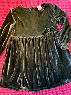 Carter’s Velvet Long Sleeve Dress with Bow Detail - Dark Green Size 2T!